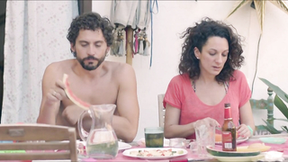 Candela Pena ve Claudia Perez Esteban çıplak, Kiki'den seks sahnesi, el amor se hace (2016)