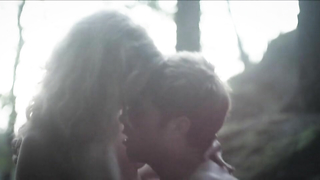 Lina Turkama nua, cena de sexo de Elokuu (2011)