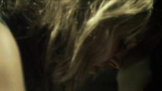 Lina Turkama nua, cena de sexo de Elokuu (2011)