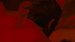 Виоланте Плачидо обнаженная, сексуальная сцена из фильма «Американец» (2010)