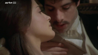 Scena erotica di Sara Pasquier e Zoe Nonn da A la recherche du temps perdu (2010)