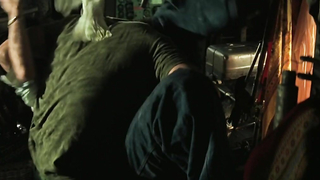 Cynthia Wood e Colleen Camp nuas, cena de sexo de Apocalypse Now (1979)