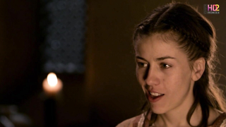 Альба Санмарти обнаженная, сексуальная сцена из сериала «Эрмессенда» s01e01 (2011)