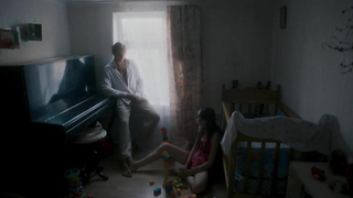 Anna Mahlina ve Anastasiya Mikitenko çıplak, Defile'dan seks sahnesi (2O16)