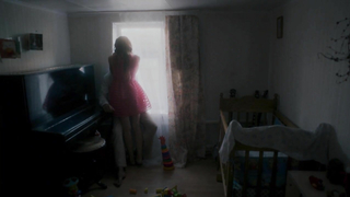 Anna Mahlina ve Anastasiya Mikitenko çıplak, Defile'dan seks sahnesi (2O16)