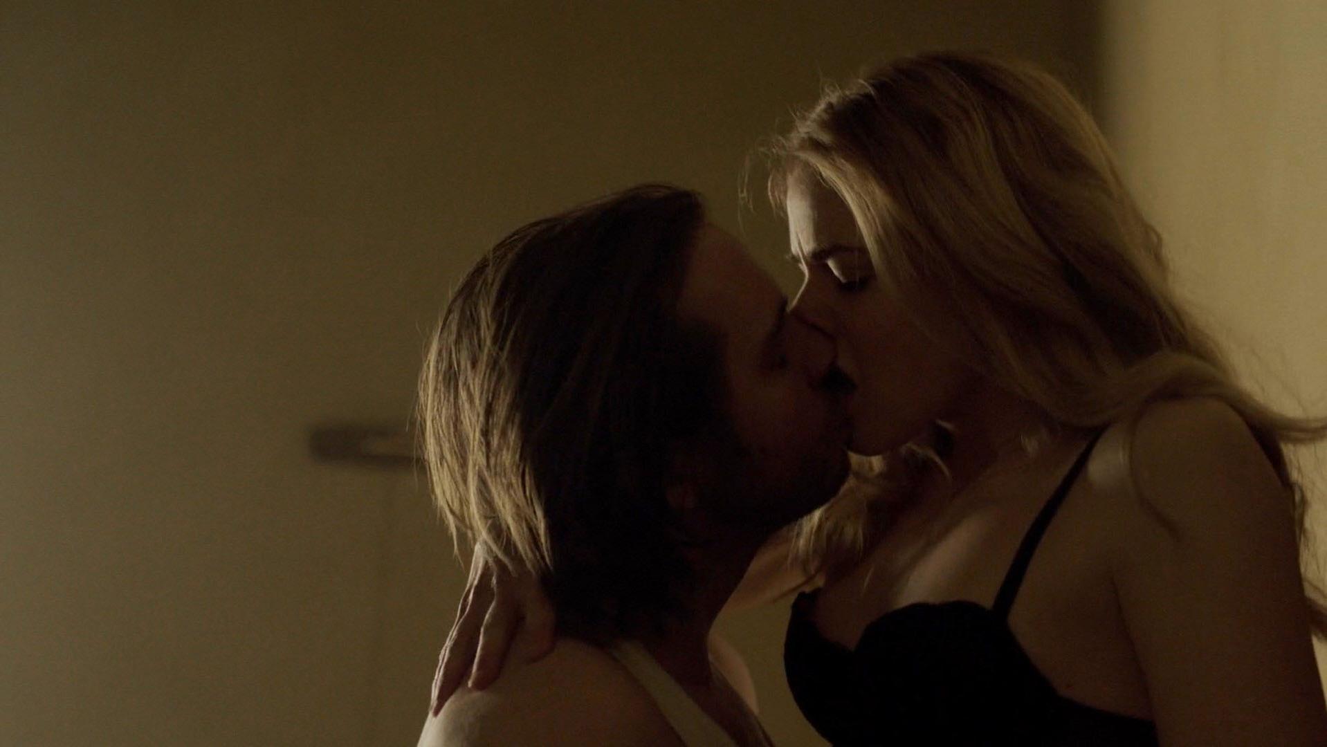 Nude video with Amanda Schull scene from 12 Monkeys s02e12 (2016)