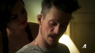 Natalie Martinez nuda, scena di sesso da Kingdom s02e16 (2016)