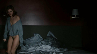 Marie Denarnaud çıplak, Les Adoptes (2011) filminden seks sahnesi