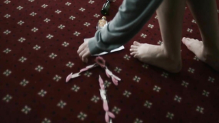 Marie Denarnaud çıplak, Les Adoptes (2011) filminden seks sahnesi