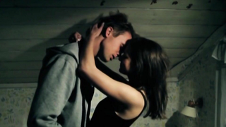 Hanna Oldenburg nua, cena de sexo de Blood Runs Cold (2011)