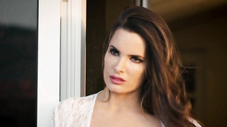 Vigilante Diaries (2016) filminden Christine Nguyen ve Jessica Uberuaga erotik sahnesi