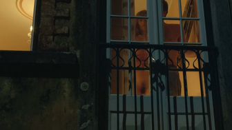 Scena erotica di Victoria Guerra da Cosmos (2015)