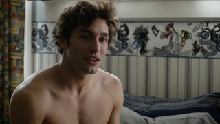 Scène érotique de Britt Robertson de Under the Dome s01e01 (2013)