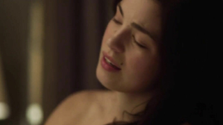 Натали Мадуэно обнаженная, сексуальная сцена из Bedrag s01e05 06 (2016)