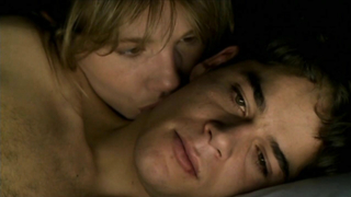 Victoria Abril e Maribel Verdu nude, scena di sesso da Amantes (1991)