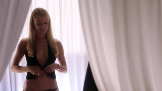 Rachel Skarsten nue, scène de sexe de Transporter The Series s01e03 (2012)
