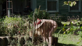 Escena erótica de Catherine Carlen y Deborah Ann Woll de The Automatic Hate (2015)