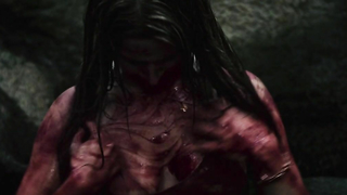 Scena erotica di Juliet Reeves e Amanda Murphy da Girl in Woods (2016)