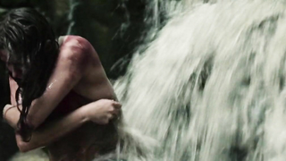 Scena erotica di Juliet Reeves e Amanda Murphy da Girl in Woods (2016)