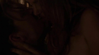 Shannon Berry nua, cena de sexo de Hunters s01e08 (2016)