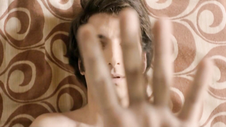 Matilda Anna Ingrid çıplak, L'Universale'den (2016) seks sahnesi