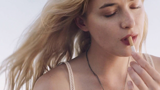 A Bigger Splash (2015) filminden Dakota Johnson erotik sahnesi