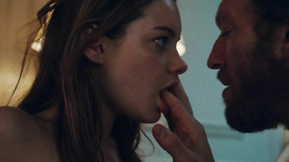 Camille Rowe e Josephine de La Baume e Alexandra Dahlstrom nude, scena di sesso da Notre jour viendra (2010)