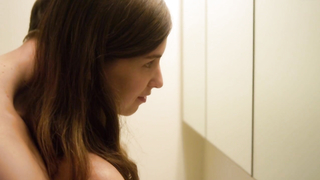 Sophia Takal nuda, scena di sesso dalla Teoria della Relatività di Molly (2013)