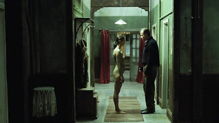 Cena erótica de Marta Yaneva em The Abandoned (2006)