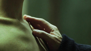 Cena erótica de Marta Yaneva em The Abandoned (2006)