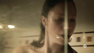 Nude video with Carolina Jurczak scene from Deux flics sur les docks s01e04 (2011)