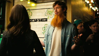 Cena erótica de Alison Brie de How to Be Single (2016)