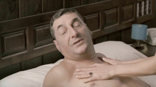 Кандела Пенья обнаженная, сексуальная сцена из фильма «Торремолинос 73» (2003)