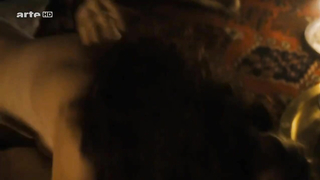 Эрика Марожан и Ина Вайссе обнаженные, сцена секса из фильма «Я буду есть» (2014)