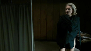 Эротическая сцена Тамары Арчух и Юлии Каминской из фильма «Мнейше зло» (2009)