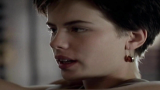 Uncovered (1994) filminden Kate Beckinsale erotik sahnesi