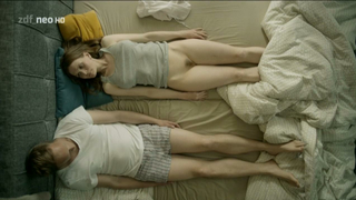 Komm Schon'dan Lisa Hagmeister'in erotik sahnesi! s01e03 (2015)