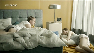 Komm Schon'dan Lisa Hagmeister'in erotik sahnesi! s01e03 (2015)