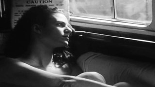 Cena erótica de Camille Pelle de Don't Touch Me Please (2010)