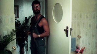 Lady Stay Dead'den (1981) Deborah Coulls ve Louise Howitt erotik sahnesi