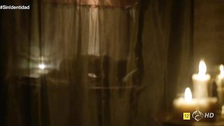 Veronica Sanchez et Megan Montaner, scène de sexe de Sin identidad s01 (nu de 2014, scène de sexe de 2015)