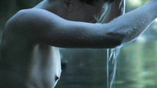 Tatiana Becquet Genel Les chiens jaunes (2009) filminden çıplak, erotik sahne