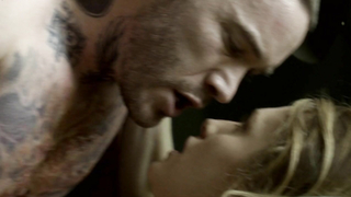 Casey LaBow, nu, scène de sexe de Banshee s04e01 (2016)