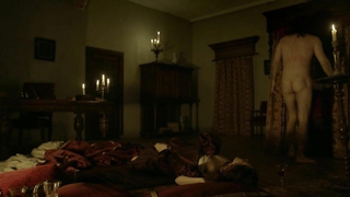 Amira Casar, Versay s01e07'den (2015) çıplak, seks sahnesi