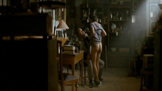 Tiziana Lodato çıplak, L'uomo delle stelle'den (1995) seks sahnesi