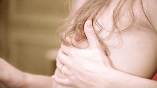 Jane Birkin çıplak, Le Mouton Enrage'den (1974) sahne