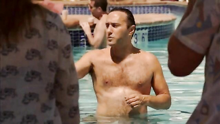 Kailie Torres çıplak, Tammy Blanchard çıplak, Liz Twining çıplak, The Big C s03e06 (2012)'den seks sahnesi