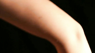 Lea Tissier çıplak, Victor Vaudou'dan (2014) sahne