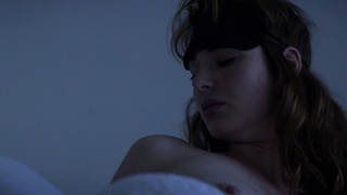Louise Bourgoin çıplak, Mojave'den (2015) sahne