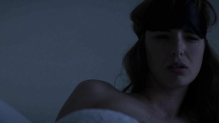 Louise Bourgoin çıplak, Mojave'den (2015) sahne